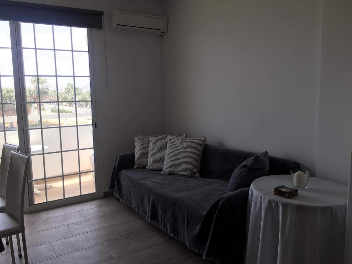 Frangeskos Beach Apartment'S Episkopi Cantonment Eksteriør billede